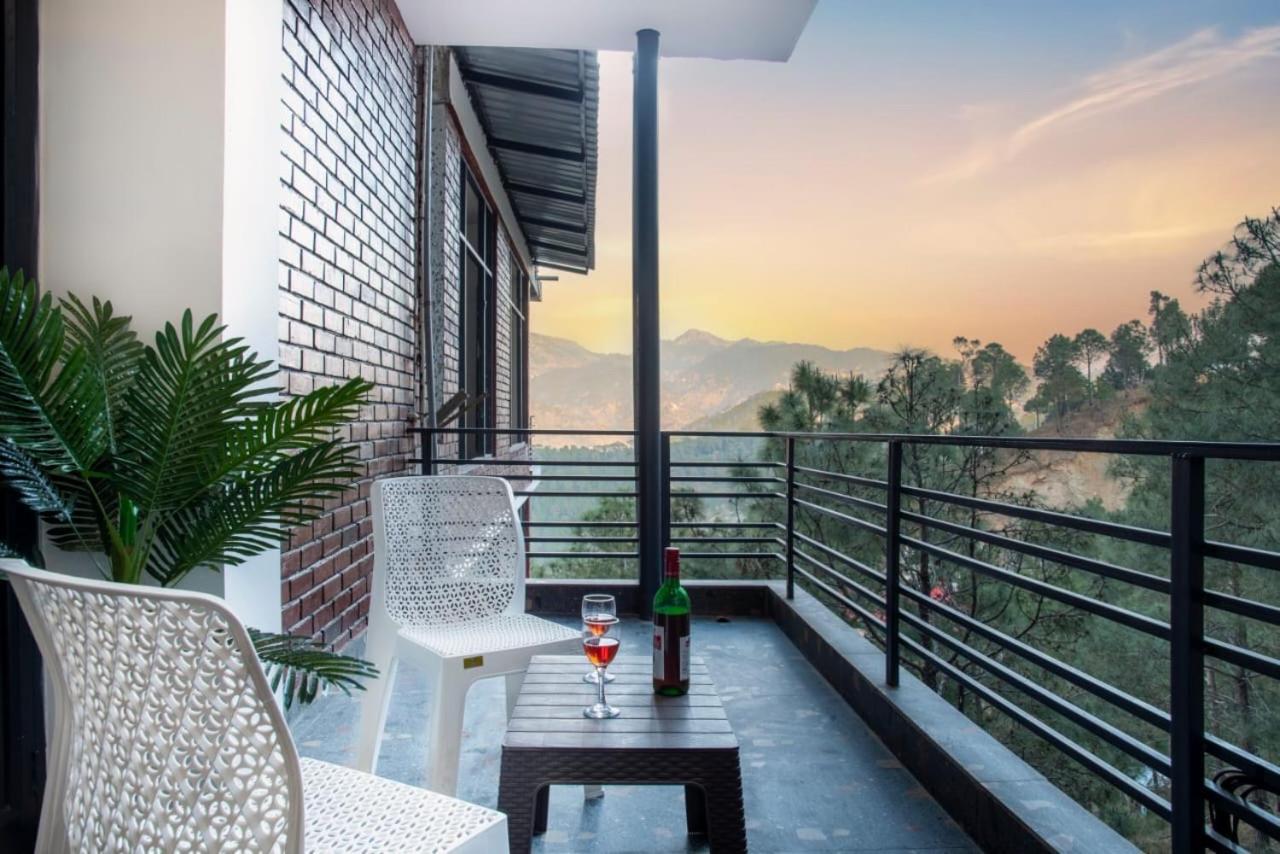 Hills Accomodation Kasauli Exterior photo